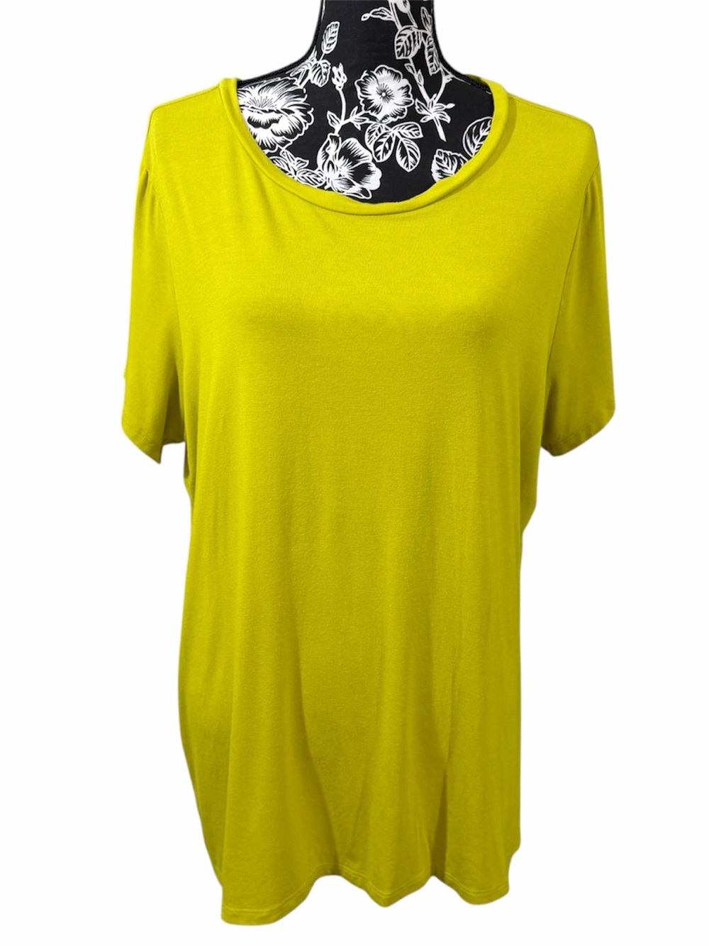 Torrid  Short‎ Sleeve Scoop Neck Top in Bright Lime Green